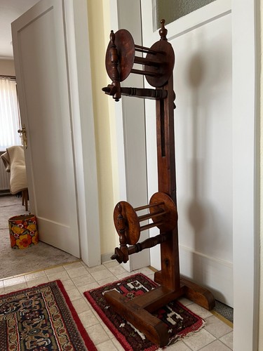 Antike haspel aus holz - aus,