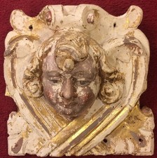 Holzgeschnitzter Putto