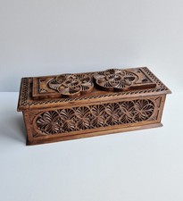 schöne alte handgeschnitzte