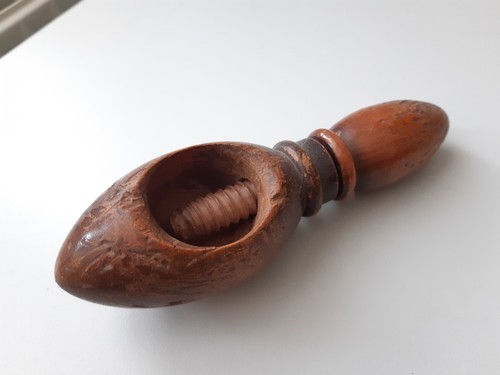 Antiker nussknacker aus holz - nussknacker,