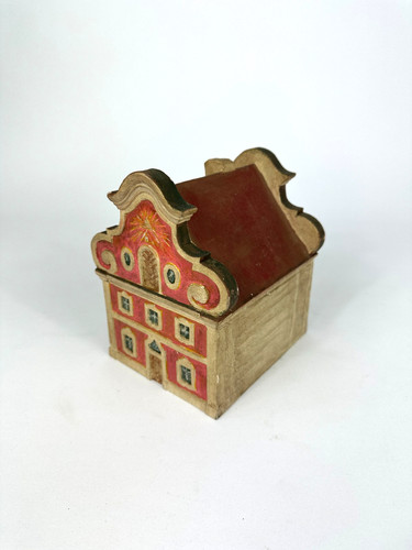 Antikes haus holz - holz, geschnitzt
