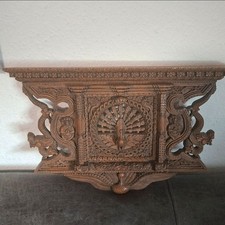 Antikes Pfauenfenster