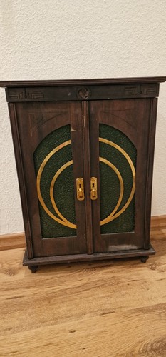 Wandschränkchen antik vor